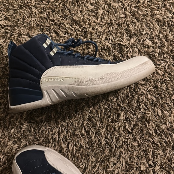 Men’s Jordan 12’s Indigo size 8.5 used just need a little clean up - Picture 4 of 6